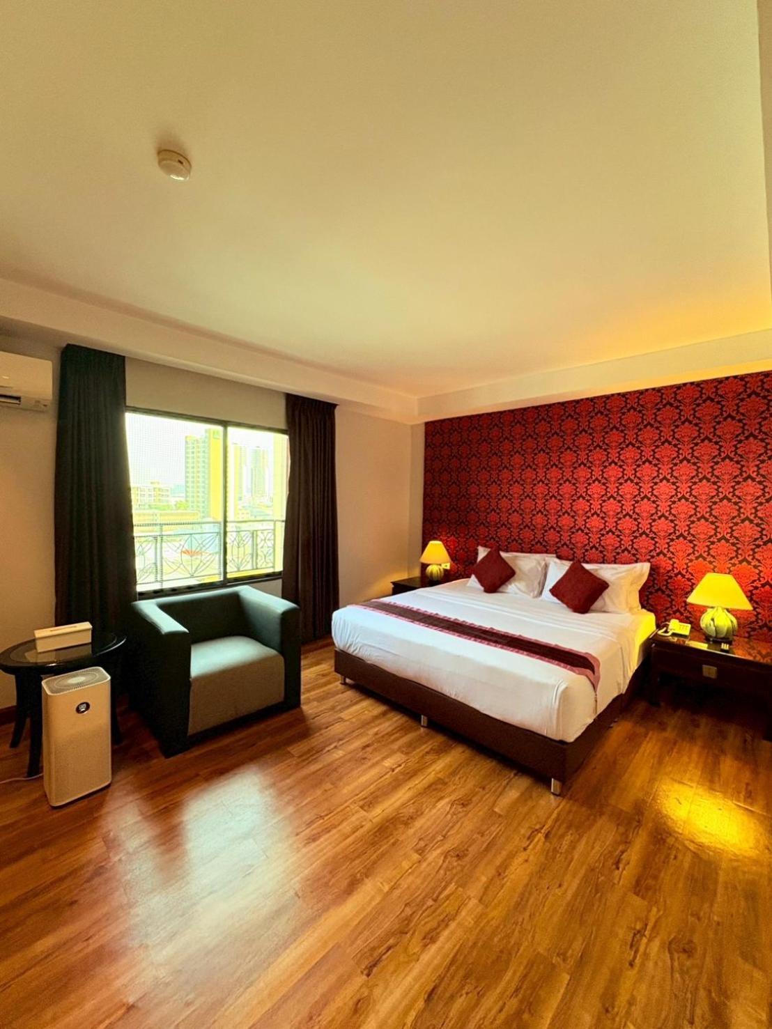 Atrium Boutique Hotel Bangkok Exterior foto