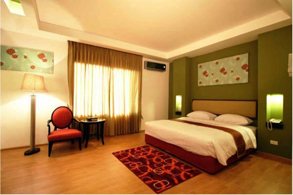 Atrium Boutique Hotel Bangkok Exterior foto